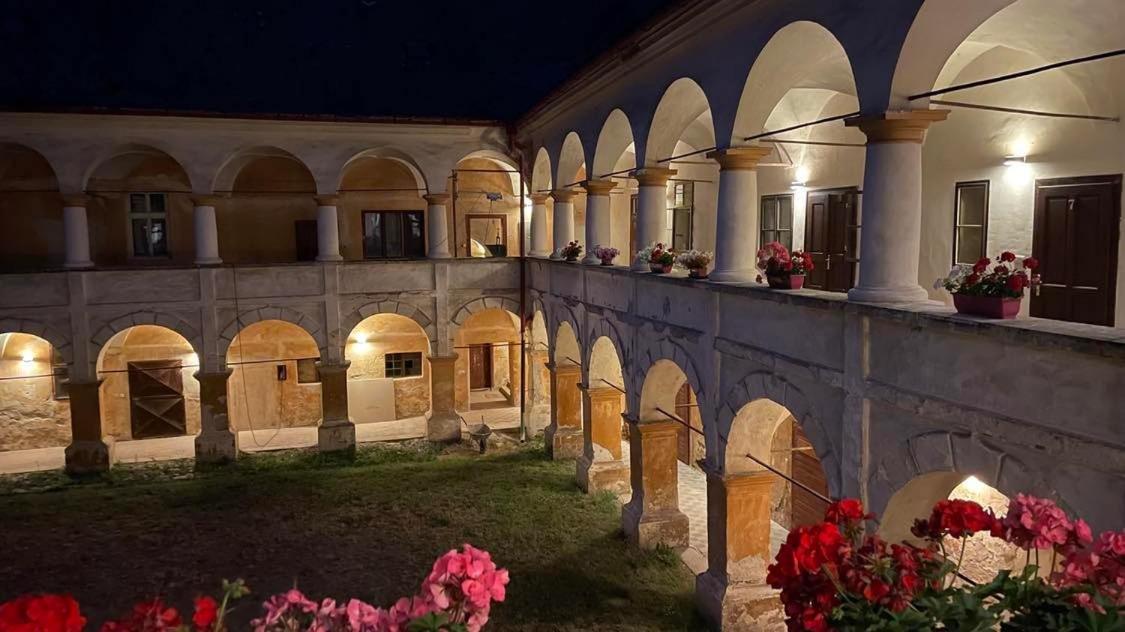 Zamek Ruda Nad Moravou Lägenhet Exteriör bild